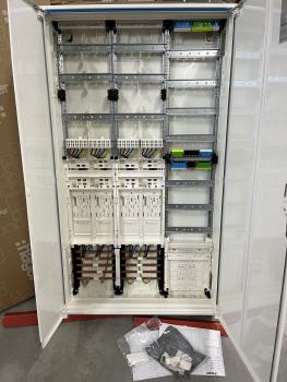 Hager Zählerschrank 4x eHZ Zählerfeld + 1x Verteilerfeld mit APZ-Raum 1400mm, ZB53S